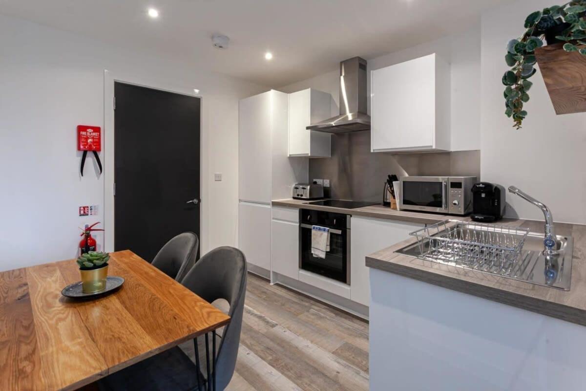 Superb 2 Bed Flat 5Min To Old Trafford Stadium Манчестер Экстерьер фото